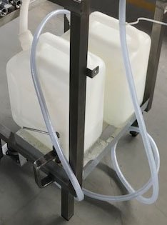 LAVAMANOS AUTONOMO FORRADO CON TAZA CUADRADA, CAPACIDAD 15 lts